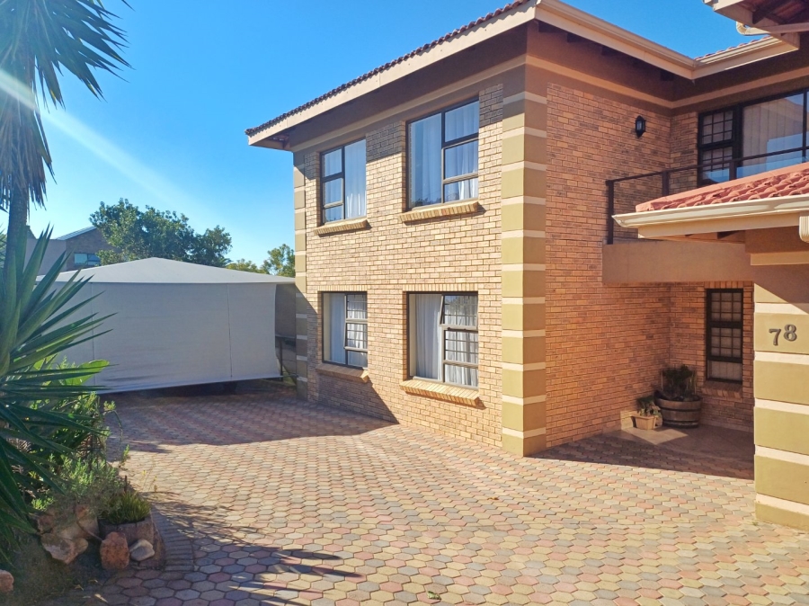 5 Bedroom Property for Sale in Reebok Western Cape